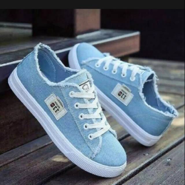 Sepatu Levis denim