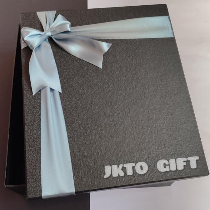 

Sale!!! Kotak Kado/Gift Box Ukuran 25 X 25 X 12 Cm - Paling Dicari