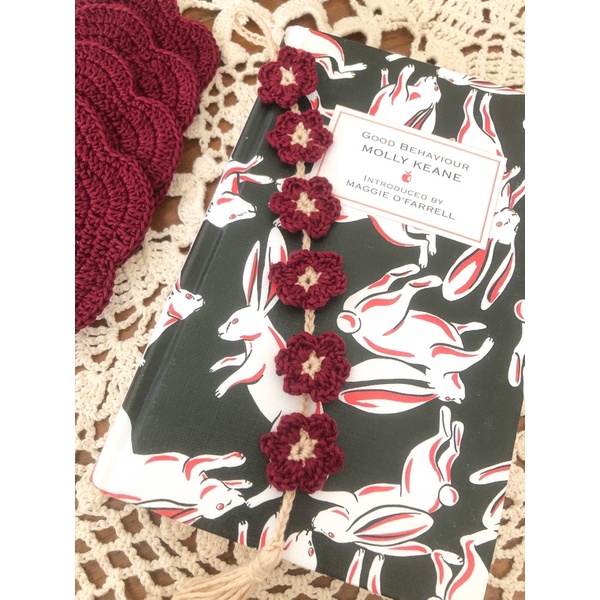

Flower Garland Bookmark / Handmadebydionnatan
