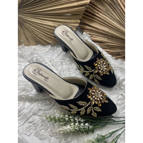 sepatu wedding wanita hitam buludru nadila 7cm tahu