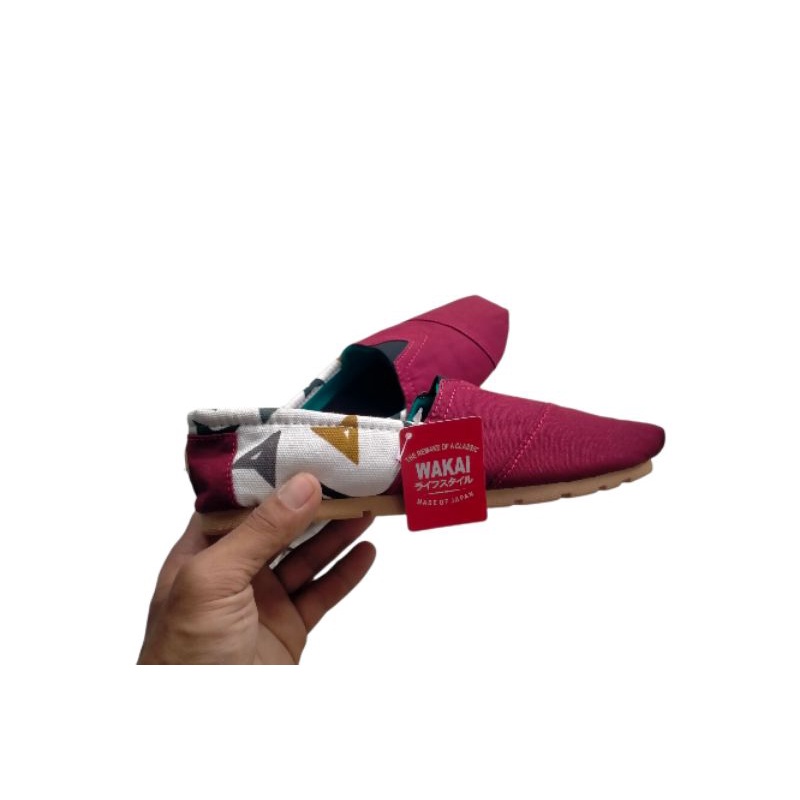 sepatu Wakai maroon motif sepatu slip on size 36-43