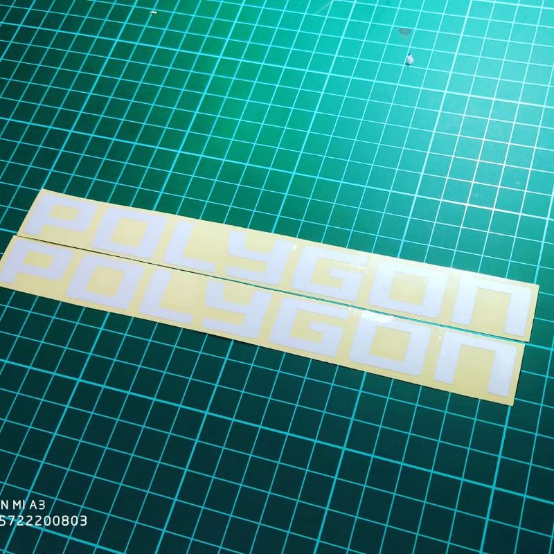 

Sticker Cutting Polygon White Isi 2 pcs
