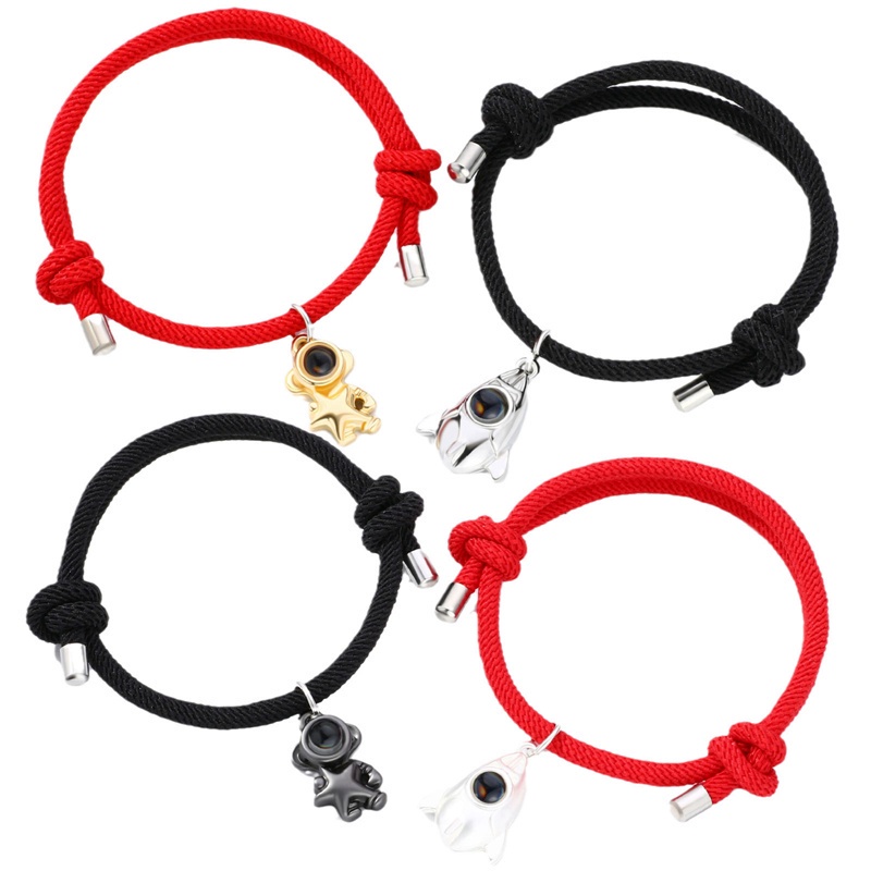 Fancyqube 2pcs Gelang Tali Karet Aksen Batu Magnet Bentuk Astronot Untuk Pasangan