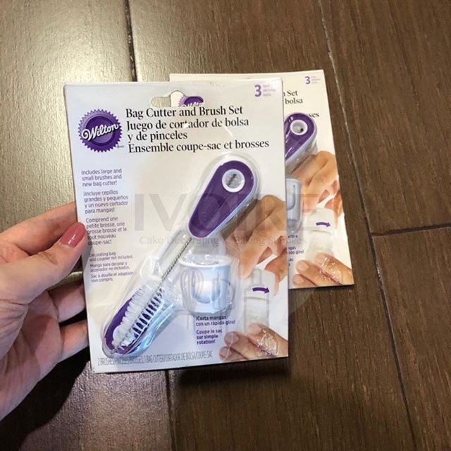 

Wilton Bag Cutter and Brush Set / Pembersih Spuit