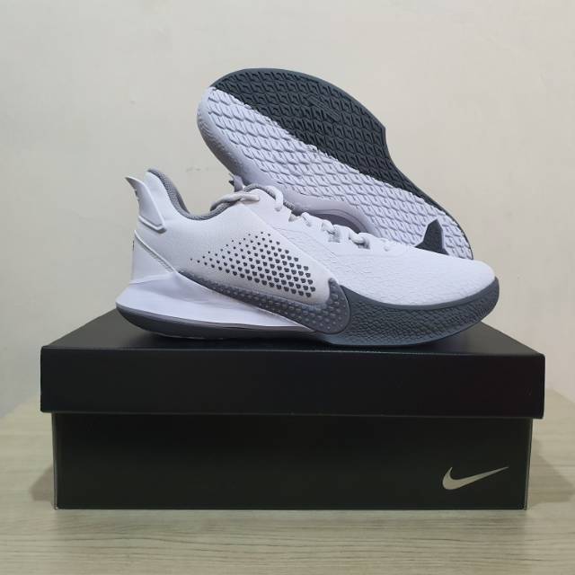 SEPATU BASKET KOBE MAMBA FURY