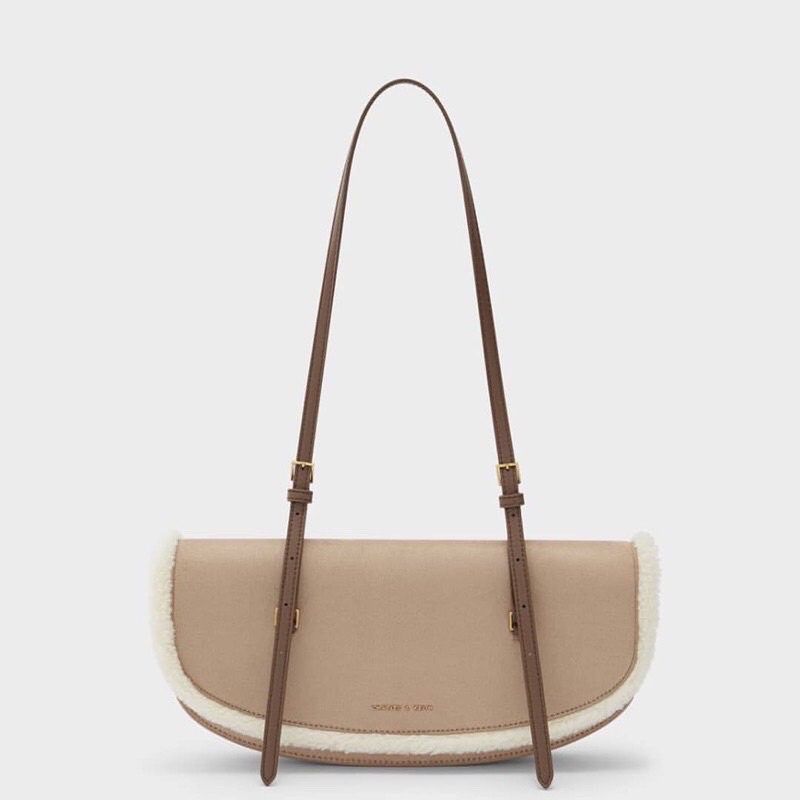 C elongated saddle bag