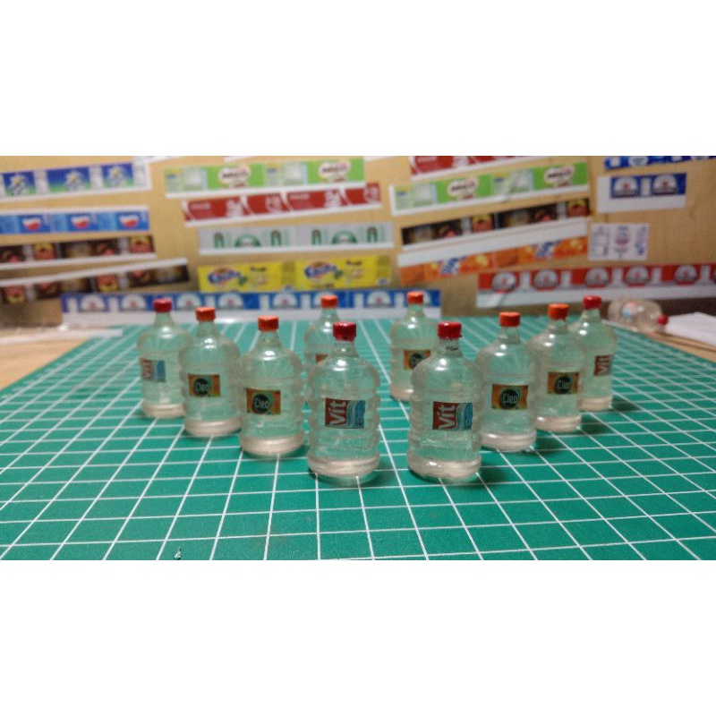 BARU  miniatur galon cleo / vit /aqua skala 12