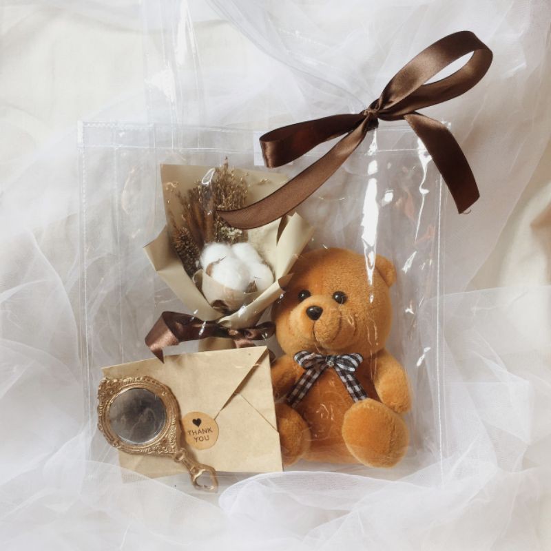 

Hampers Wisuda Boneka Bear Dried Flower Buket Bunga Kering Gift Box Anniversary Ulang Tahun