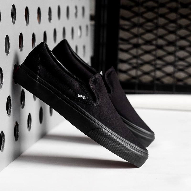 V4NS SLIP-ON BLACK BLACK CLASSIC ORIGINAL 100% ( Global )