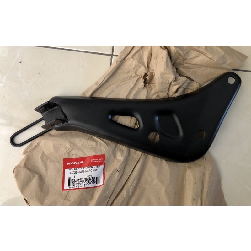 Holder L Pillion Footstep Kiri Megapro Ori Honda 50725KEH930FMB