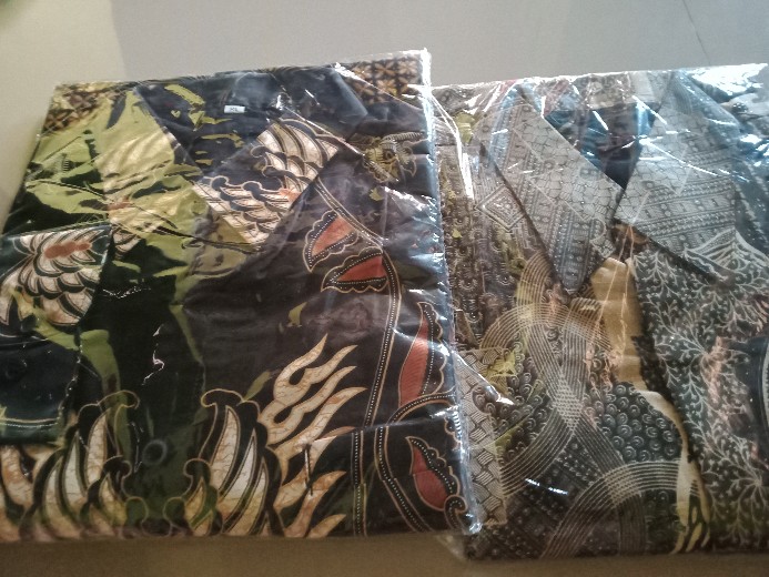Kemeja Batik Semi Sutra Silky Premium Super Berfuring Batik Pekalongan Halus M L Xl Xxl Adem 0542988