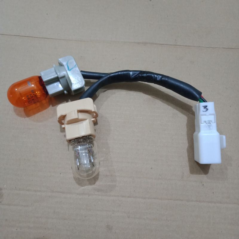 Soket Fitting Lampu Rem Sein Lampu Stop Toyota Vios ORIGINAL