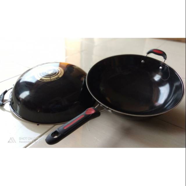 Wajan HK merk 555 gagang panjang diameter 34cm bahan teflon tidak gampang lengket