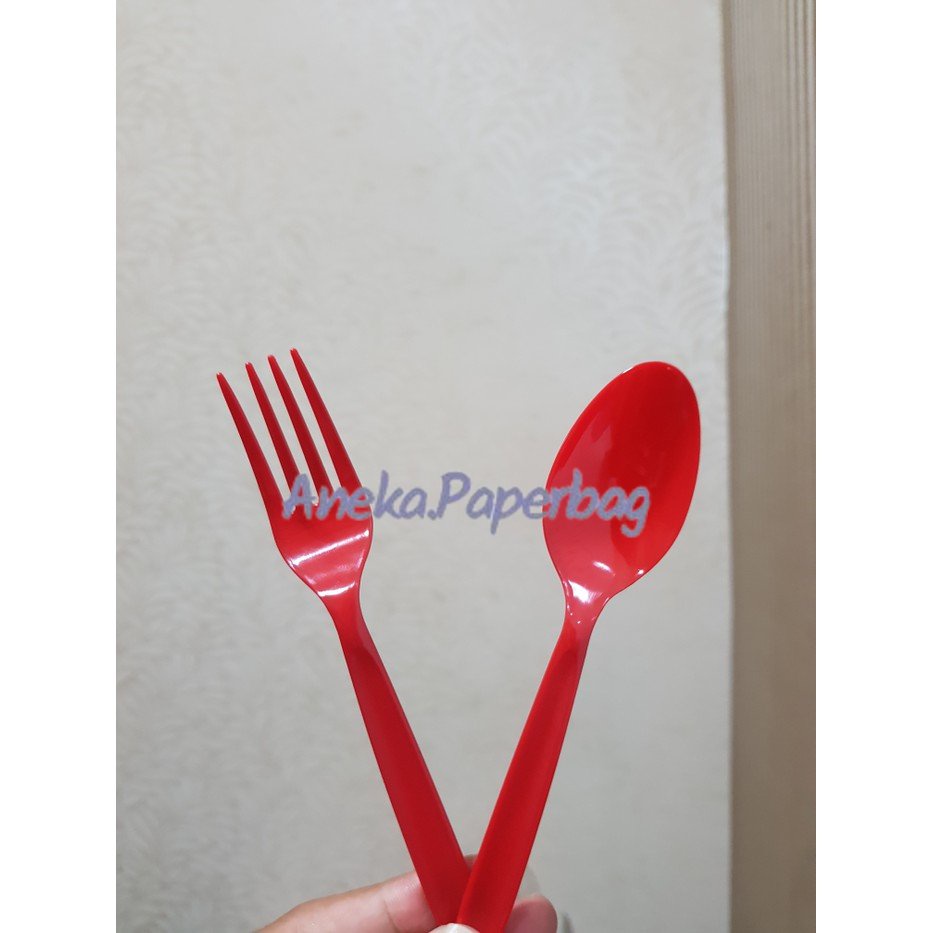 sendok makan plastik / Garpu makan plastik Warna Merah Best Seller
