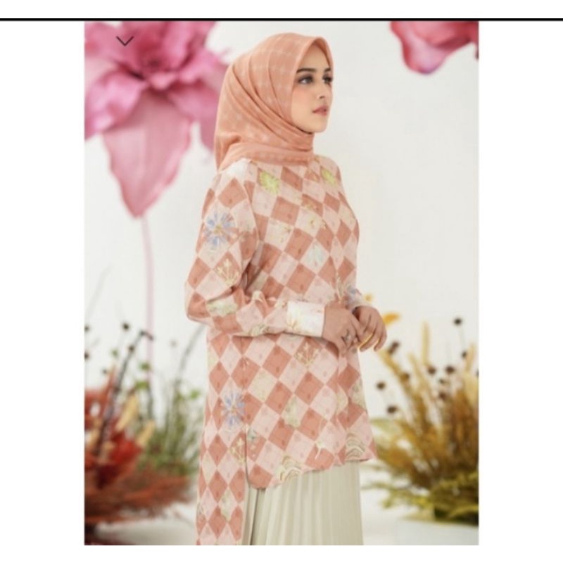 Daria Top Buttonscraves x Riamiranda (New)