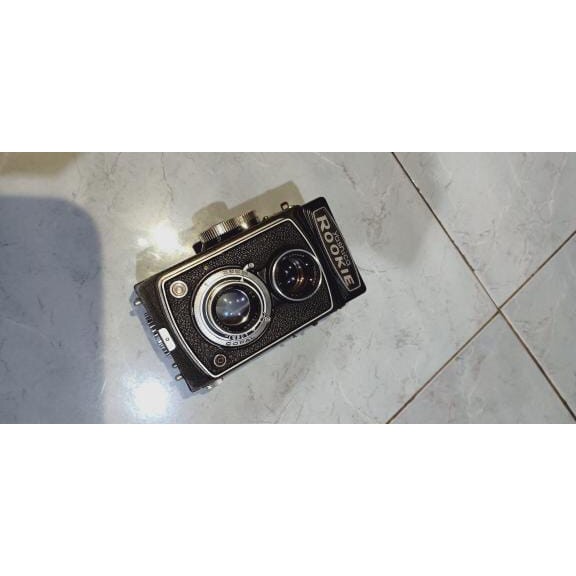 TLR Yashica Rookie