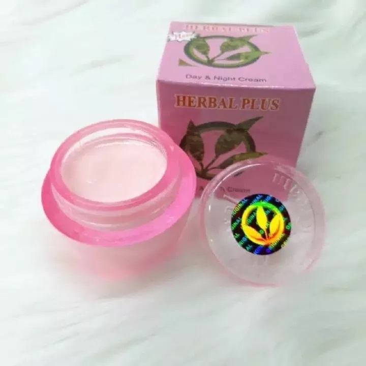 Herbal Plus Lightening Cream Daily Use 15 gr GIRLSNEED77 Krim Melembabkan Wajah Siang &amp; Malam