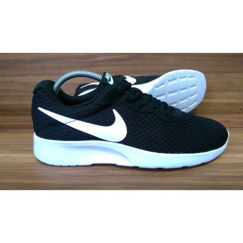 Sepatu Running Nike Tanjun Sepatu santai terbaru sepatu sekolah Hitam putih