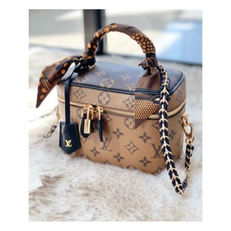 tas LV vanity case reverse with long strap chain 14cm