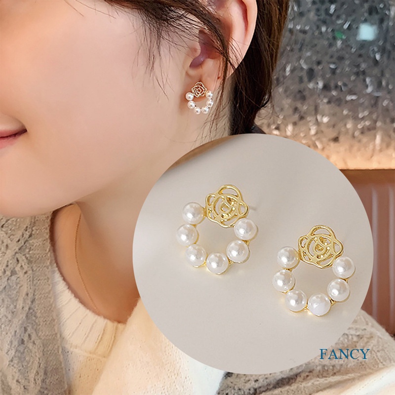 Anting Tusuk Desain Bunga Aksen Mutiara