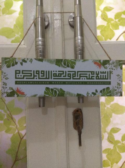 Hiasan Pajangan Dinding Wooden Poster Papan Rumah Assalamulaikum Tropical