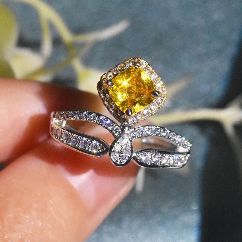 Cincin Bentuk Mahkota Aksen Kristal Warna Silver Untuk Wanita