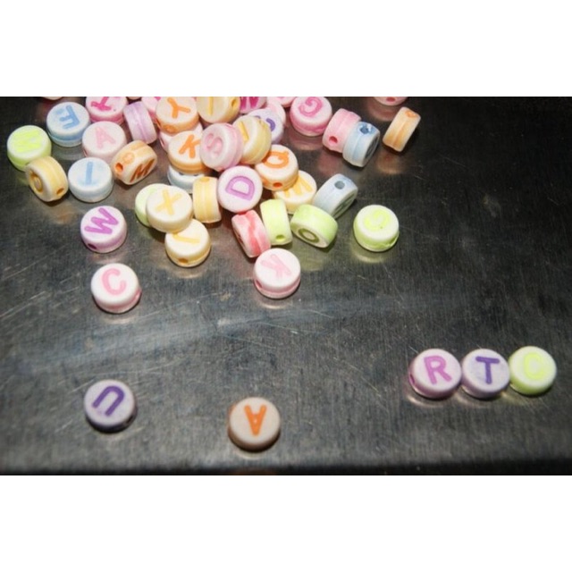 

Alphabet Beads / Manik Alfabet Pipih Kapur Putih Warna-Warni