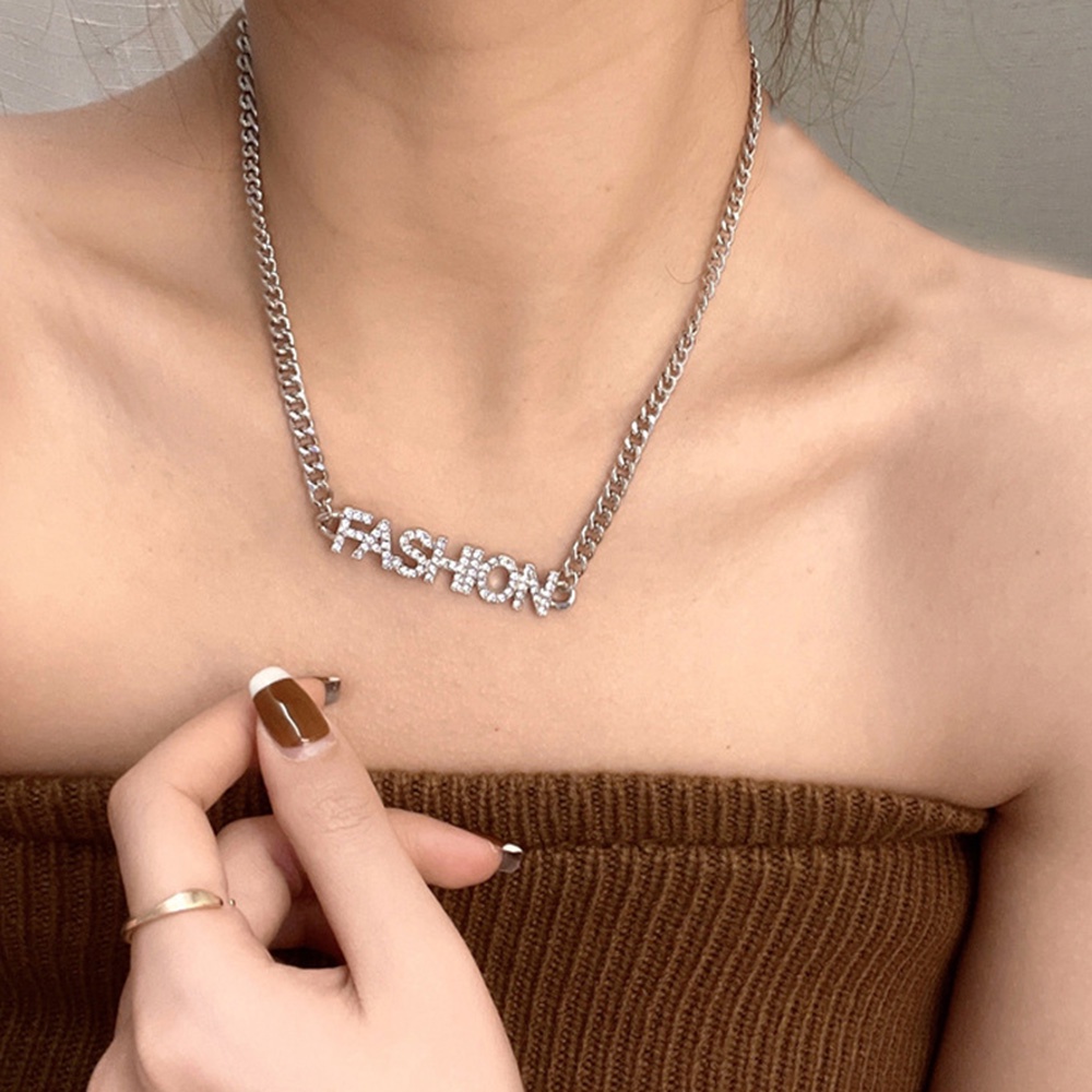 Kalung Rantai Choker Liontin Huruf Aksen Berlian Imitasi Lapis Silver Untuk Wanita