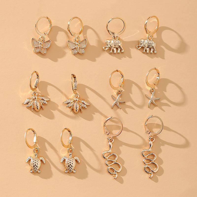 YEEZII 18pcs / Set Anting Rumbai Kristal Strawberry Bintang Butterfly Emas Bahan Logam Gaya Vintage Korea Untuk Wanita