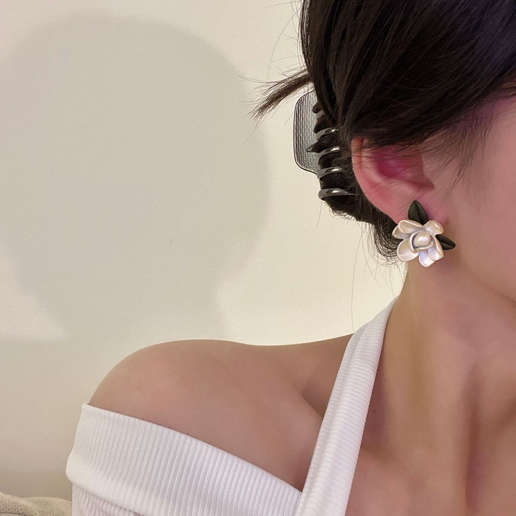 Anting Tusuk Model Bunga Gardenia Untuk Wanita