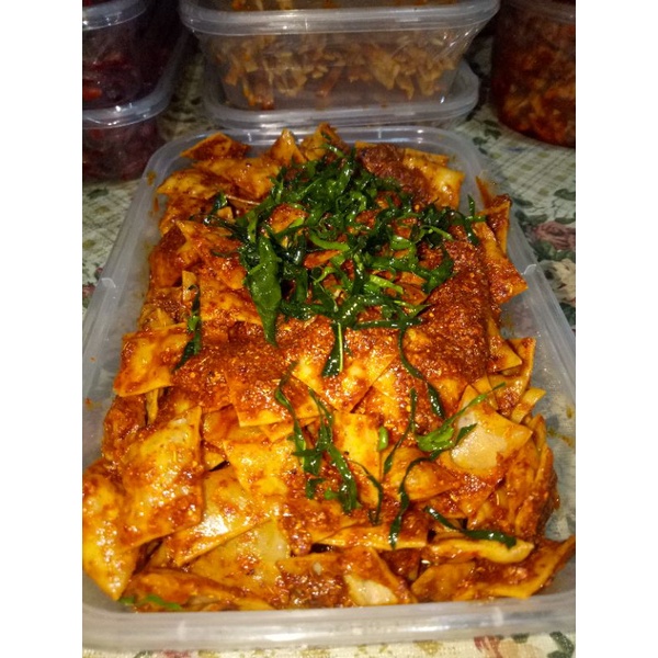 makanan ringan pangsit pedas asin level 10