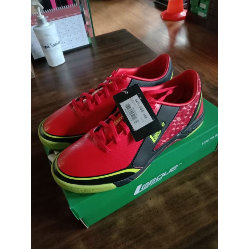LEAGUE SEPATU FUTSAL LEVIATHAN RED