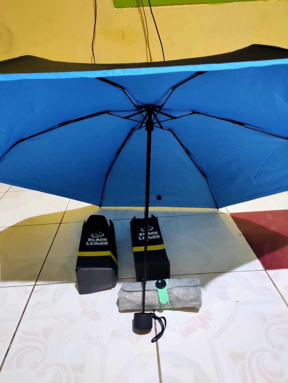 Mini Pocket Umbrella / Payung Lipat Super Mini Merk Black Lemon