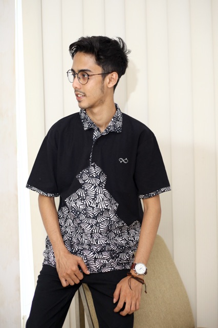 Loyal Kaos Polo Batik Hitam Modern Pria M L XL XXL