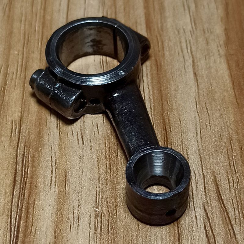 42043 Upper Knife Connecting Rod Assembly / Angka 8 Pisau Atas Mesin Jahit Obras Kecil