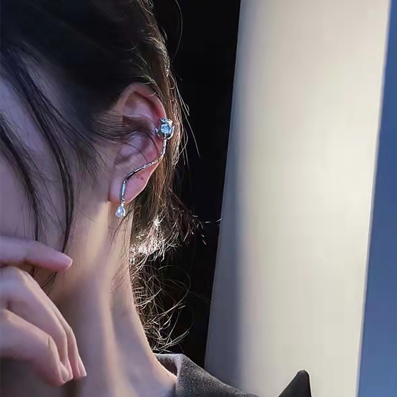 Anting Tusuk Motif Bunga Mawar Simple Untuk Wanita