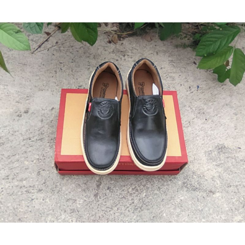 SEPATU CASUAL PRIA KULIT SAPI ASLI 100% MODEL SLIP ON BAHAN KULIT BAGUS JAHITAN KUAT WARNA HITAM