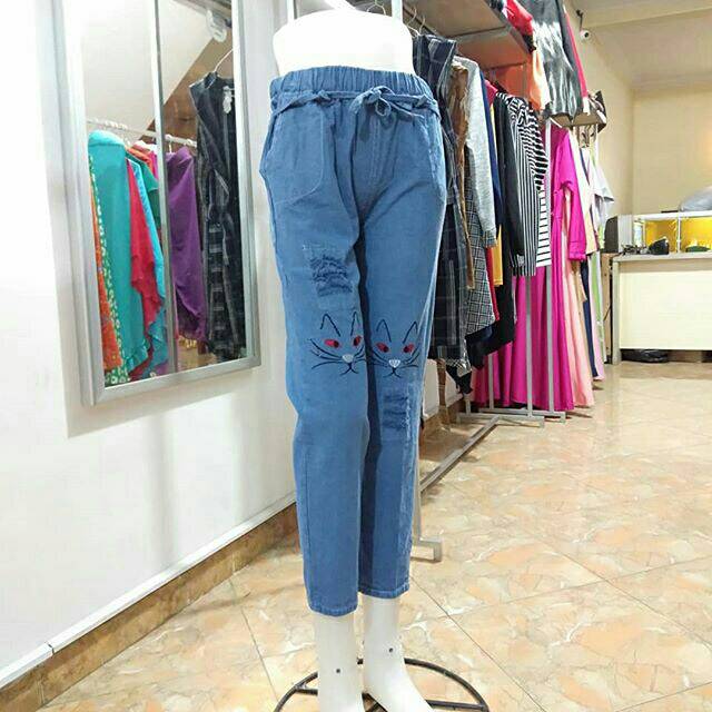 Celana jeans kucing