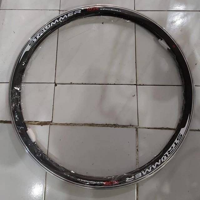 VELG 700 STRUMMER 1035 HOLE 32 - BLACK