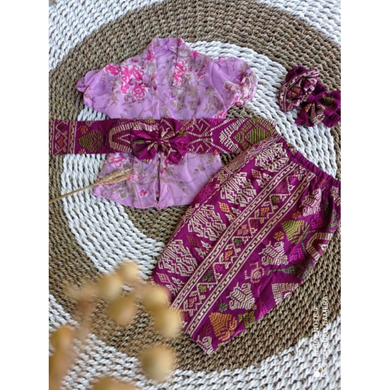 set kebaya bayi 3-6 bulan