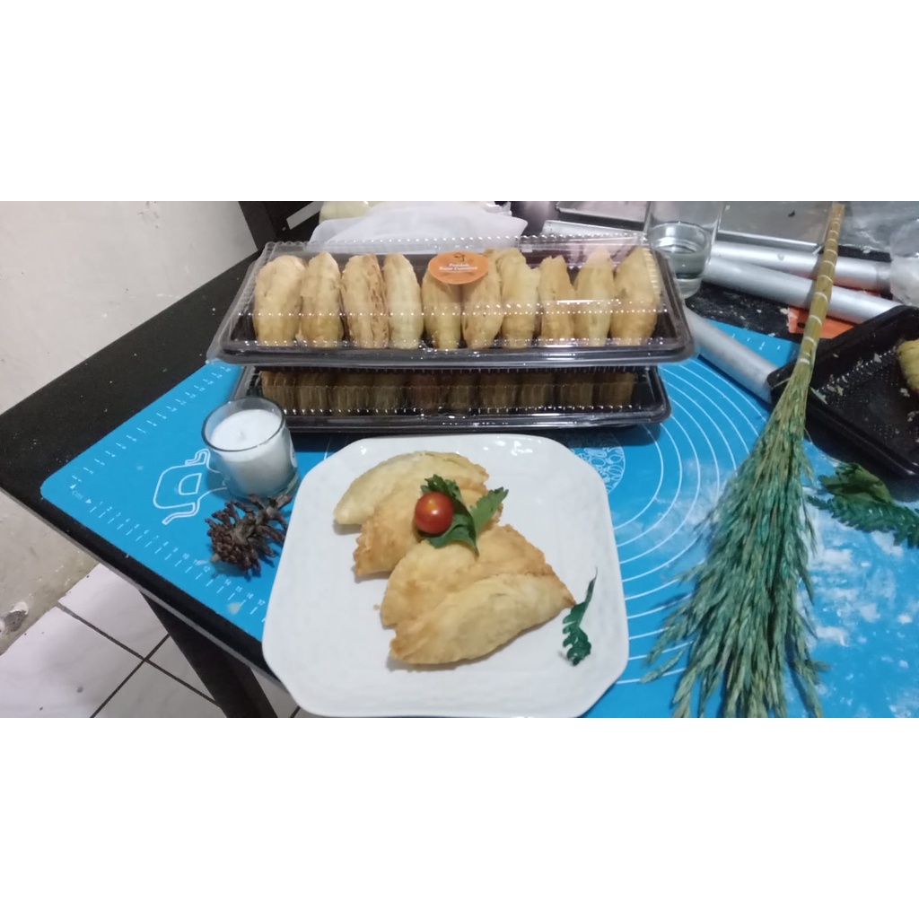 

Curry Puff Frozen Isi 10