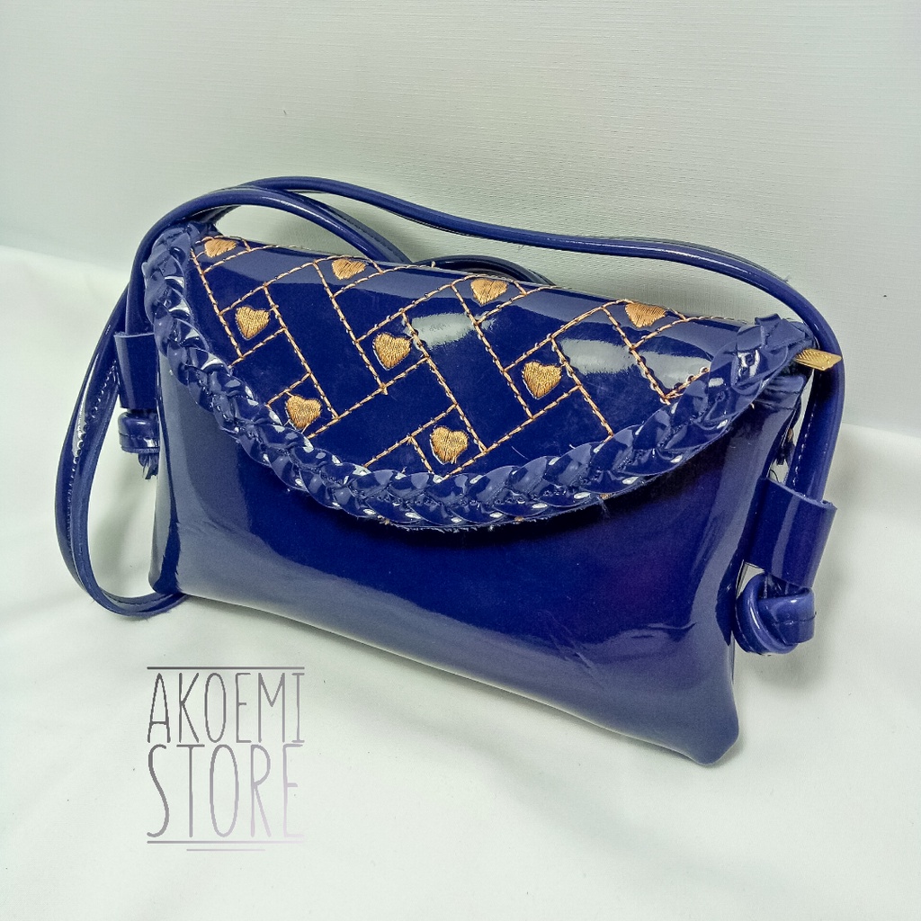 Tas Selempang Wanita Kulit Glossy Kepang Bordir Love