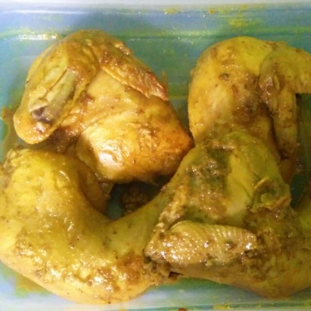 

Ayam ungkep bumbu kuning ( Ayam Penyet baba Yasin )