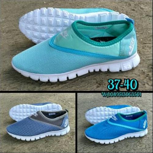 SEPATU WANITA NIKE SLIP ON RUNNING