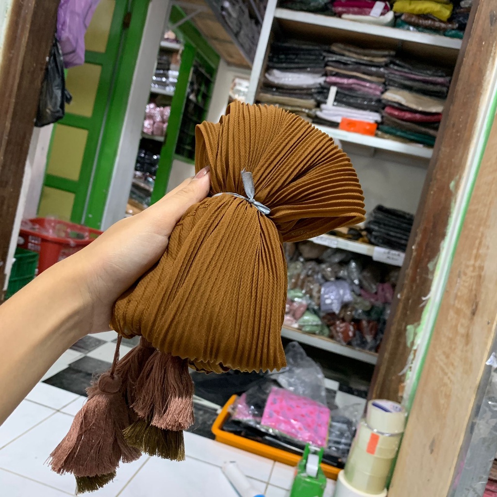 Jilbab Plisket Segiempat Bella Plisket Pleated Jambul Segiempat Plisket Jambul-CARAMEL