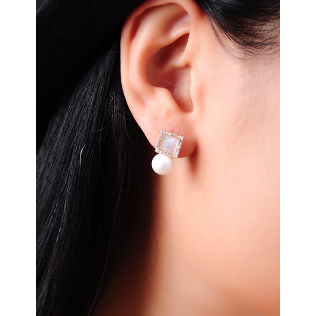 LRC Anting Tusuk Fashion Gold Shell-studded Square Artificial pearl Earrings D37755
