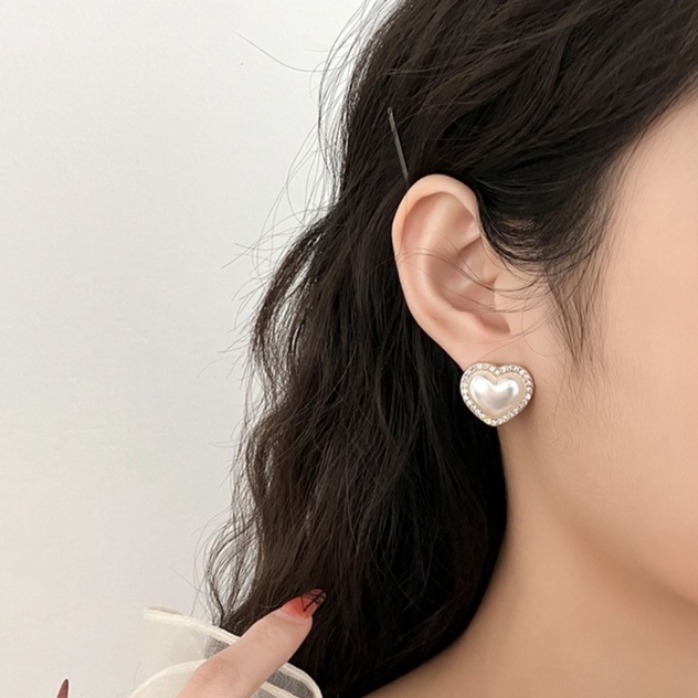 Anting Stud Bentuk Hati Aksen Mutiara Gaya Retro Untuk Wanita