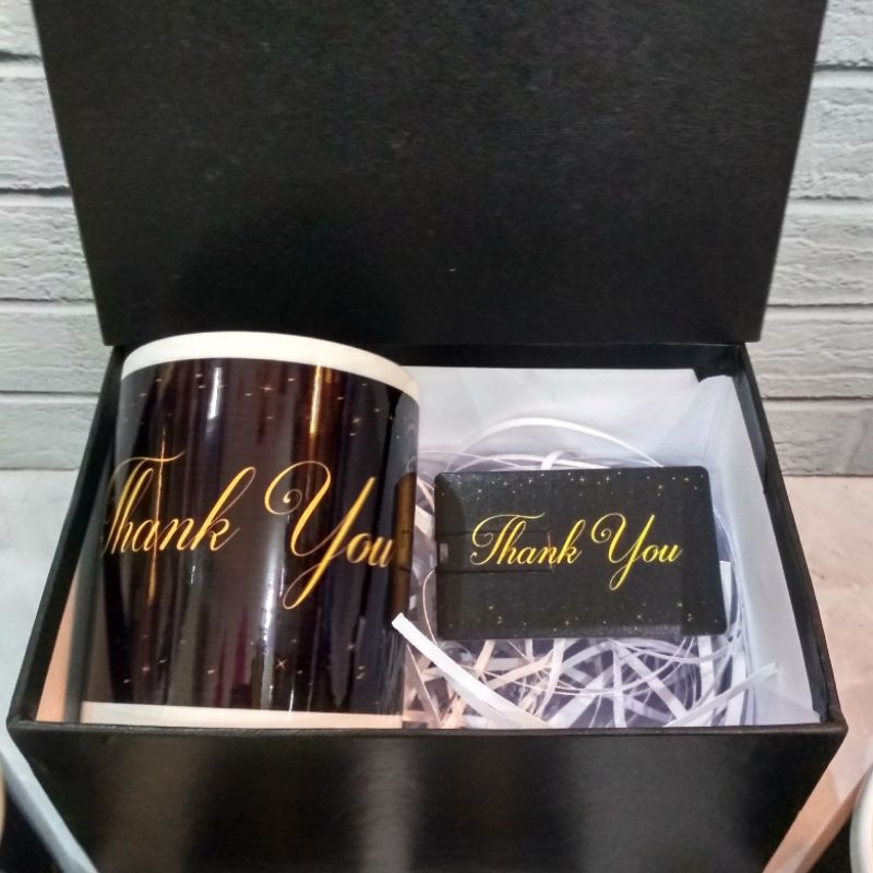 

souvenir box isi mug.usb 32gb custom / souvenir kantor promosi / graduated sekolah