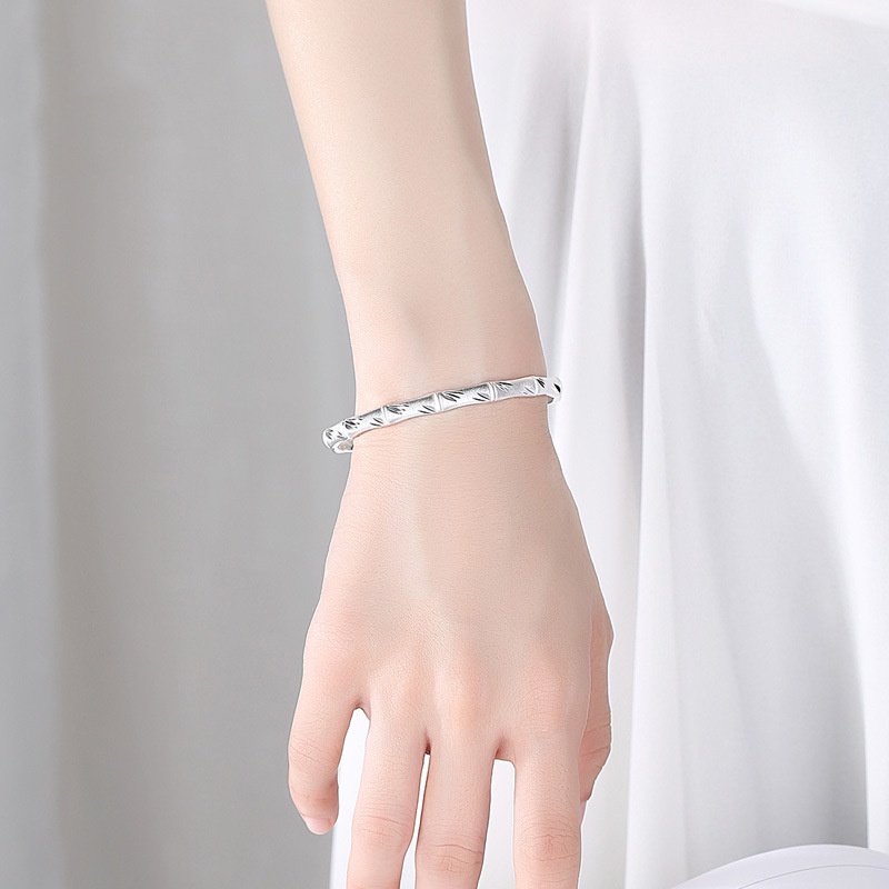 Gelang Model Terbuka Bahan Stainless Steel Lapis Silver S999 Untuk Wanita