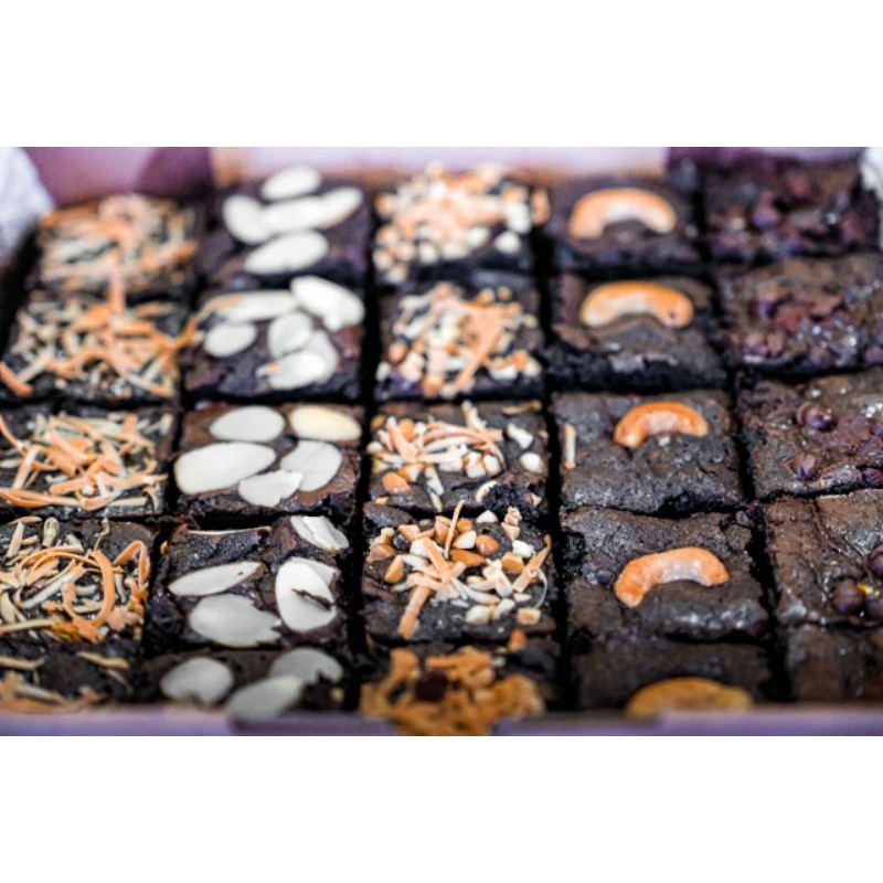 

Rahma Cake & Cookies Fudgy Brownies Premium (25pcs)